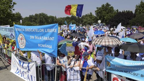 UPDATE Sindicaliştii din Sănătate şi Educaţie protestează în faţa Parlamentului faţă de măsurile fiscale propuse de Guvern
