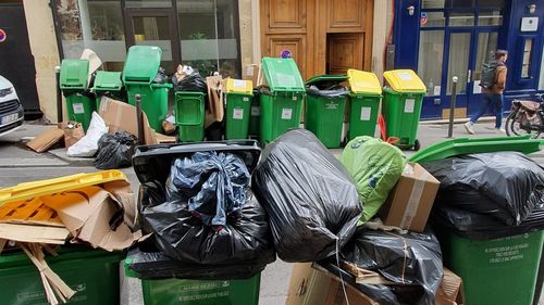 S-a declarat stare de alertă în Municipiul Drăgăşani din cauza necolectării gunoiului / Din 9 septembrie a expirat contractul cu operatorul de salubritate