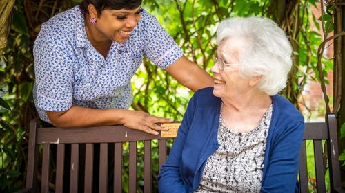 Guvernul britanic va relaxa regulile de imigrație pentru lucrătorii străini, pe fondul crizei de personal din casele de îngrijire / Director de agenție de recrutare: O veste mult așteptată de angajatori