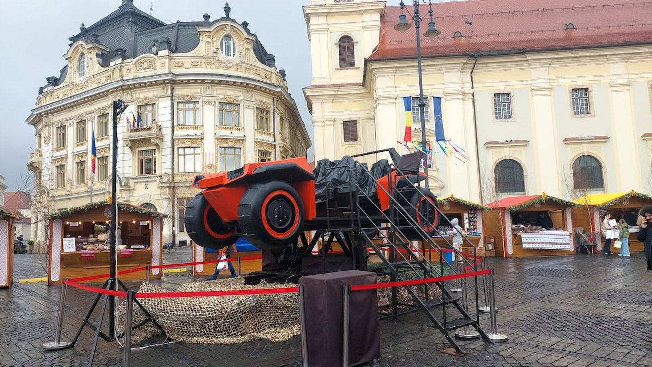 S-a deschis Târgul de Paști din Sibiu / Turiștii străini, printre primii vizitatori / Carusel, mâncare, icoane, lumânări, iepurași și ouă