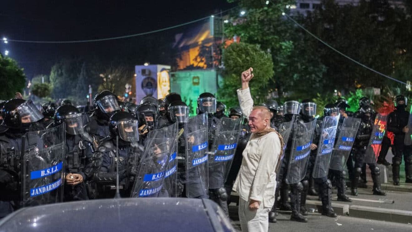 Carmen Dan vrea să-l facă general pe colonelul Paraschiv, ”omul în alb” la protestele din 10 august