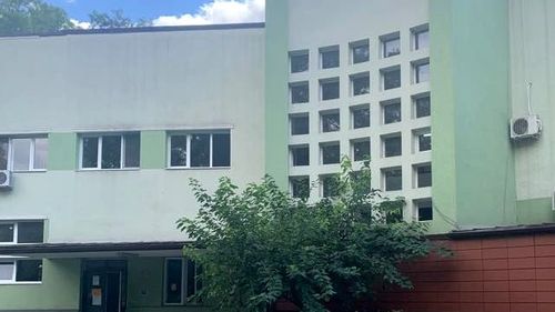 Rudele furioase ale unui pacient COVID-19 care a decedat s-au urcat pe ferestrele spitalului "Marius Nasta" din Capitală, au amenințat medicii și pacienții