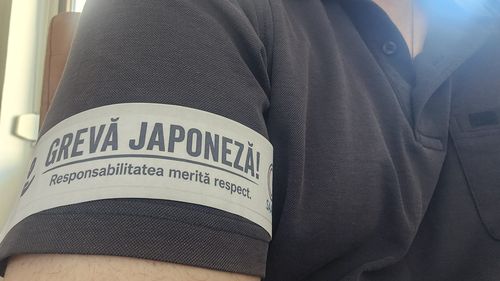 FOTO | Grevă japoneză la Guvern: Sindicaliștii cer demisia vicepremierului Oana Gheorghiu, pe care o acuză că a favorizat grupul german Schwarz Digits și a numit sindicatul Executivului ”instrument politic”
