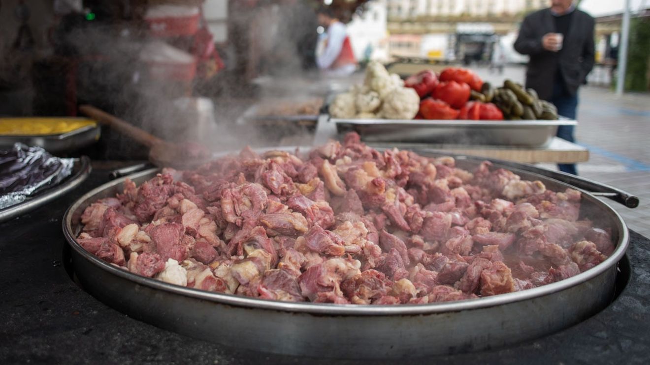 Președintele Asociației Producătorilor de Carne de Porc din România: ”Carnea de porc de la poarta fermei pleacă cu 9 lei pe kilogram prețul în viu” / ”Noi, fermierii, nu facem prețul la galantar”