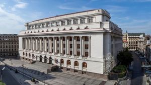 Sediul BNR, evacuat din cauza fumului produs de generatoarele de curent pornite după o pană de curent