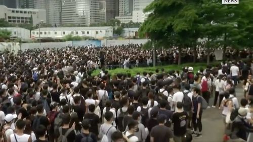 Executivul din Hong Kong a suspendat proiectul de lege privind extrădarea suspecţilor către China continentală, în urma protestelor masive