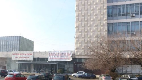 Una dintre cele mai mari fabrici de confecții din Craiova concediază 300 de oameni / Director: Avem o creştere foarte mare a costurilor faţă de venituri. În ultima perioadă a crescut salariul minim pe economie în mod repetat