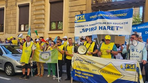 FOTO A 18-a zi de proteste organizate de sindicate în fața Ministerului Educației și Cercetării, față de Legea Bolojan