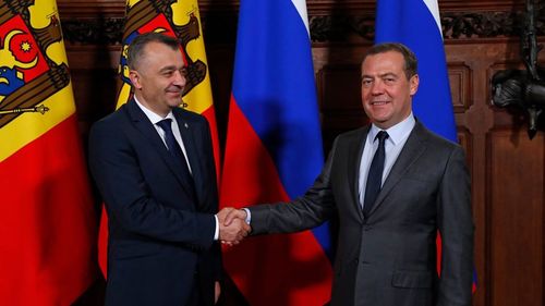 Guvernul Moldovei ia în calcul să întrerupă colaborarea cu FMI, dar negociază un împrumut din Rusia