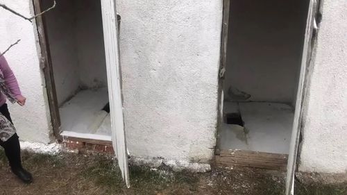 Peste 100 de școli cu toaletă în curte au apărut de anul trecut până acum, potrivit unui proiect de hotărâre de guvern / MEC alocă 14,5 milioane de lei pentru desființarea latrinelor
