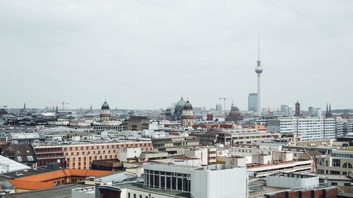 Plafonarea chiriilor, eșec în Germania. Curtea Constituțională a decis că legea care impunea plafon pentru chiriile apartamentelor din Berlin e invalidă