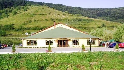 Cluj: Zeci de bătrâni infectați cu Covid-19, la un centru pentru vârstnici. 5 dintre angajați au fost și ei depistați pozitiv, la ieșirea din tura de lucru