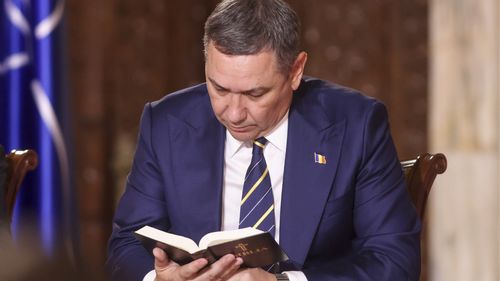 VIDEO Victor Ponta a jurat cu mâna pe Biblie că nu s-a întâlnit cu Nicușor Dan și Florian Coldea. ”Falsuri grosolane sunt propagate prin Joker-ul Lasconi”
