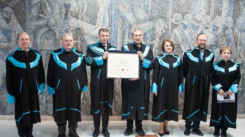 Scriitorul Orhan Pamuk, premiat cu Nobelul pentru literatură, a primit titlul de Doctor Honoris Causa la Universitatea de Vest Timișoara