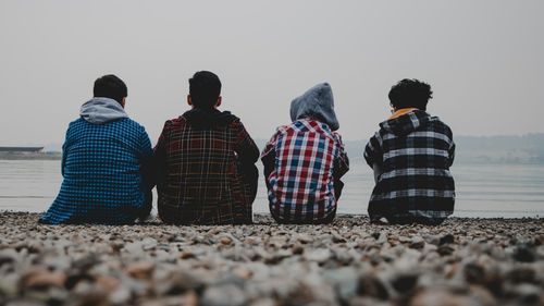 Este foarte grea povara familiilor cu copii care consumă droguri. Nu vor să se afle că ar avea o problemă și de aceea primul consult medical este amânat, spune medicul psihiatru Eduard Moţoescu