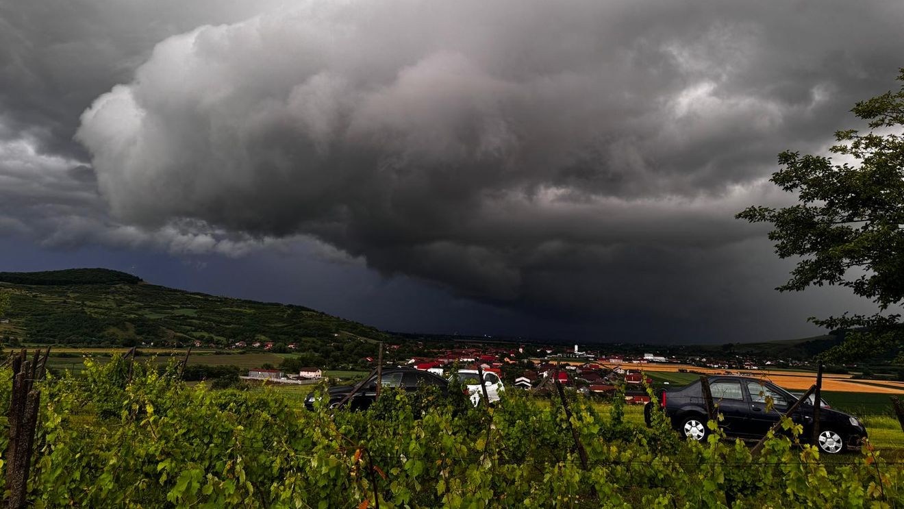 METEO Meteorologii anunţă vânt puternic şi polei în cea mai mare parte a ţării, până miercuri dimineaţă / În zona montană înaltă este cod portocaliu, cu rafale care ajung la 120 de kilometri la oră