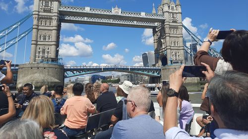 Grecii aleg să călătorească în străinătate pe măsură ce prețurile cresc în țara lor. Prețurile chiar și în alte destinații din Europa le fac o opțiune mai atractivă / ekathimerini