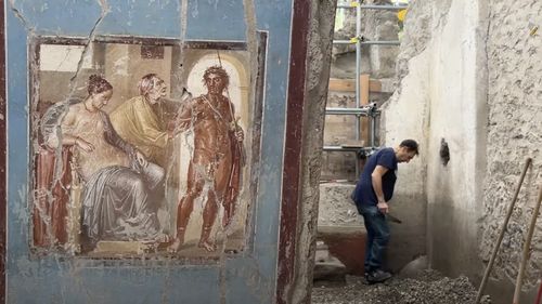 O casă de mici dimensiuni, decorată cu fresce rafinate, descoperită în situl arheologic Pompeii