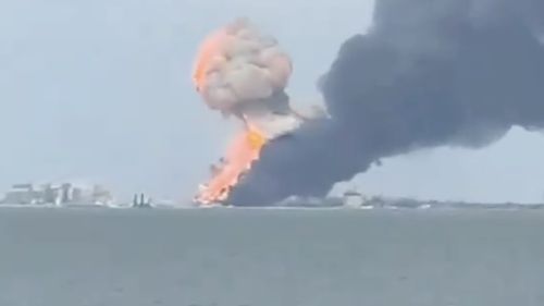 BREAKING Un feribot rusesc încărcat cu combustibil s-a scufundat în apropiere de Crimeea după un atac ucrainean