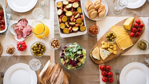 Statele Unite: 60% dintre familii gătesc altceva pentru copiii lor pretențioși, dacă nu le place ce mănâncă ceilalți/ Sfaturile experților pentru a-i face pe copii să mănânce cât mai divers