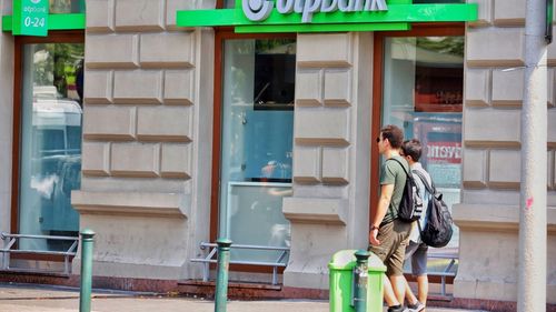 Directorul general al celei mai mari bănci din Ungaria, OTP Bank, solicită adoptarea euro și încetarea politicilor ad-hoc ale lui Orban, care au subminat încrederea investitorilor