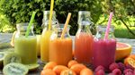 Sucurile în zilele foarte calde: cât zahăr bem fără să ne dăm seama și cum alegem o băutură mai bună / Nutriționistul Tania Fântână explică dacă „sucurile naturale” sunt mai bune