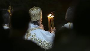 Patriarhul paralel: Cum a fost construit cultul Teodosie, cu politicieni, preoți, oameni de afaceri, instituții publice și Facebook / Sprijin total pentru AUR și Călin Georgescu