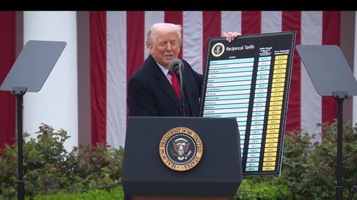 VIDEO Donald Trump impune taxe vamale reciproce la nivel mondial / Exporturile europene către SUA vor fi taxate cu 20% / Taxă de 25% pentru toate mașinile importate de SUA / Lista tarifelor reciproce
