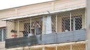 Un polițist de la Penitenciarul Rahova a fost trimis în judecată după ce a fost prins în flagrant cu 3.000 de euro mită de la un deţinut, pentru a introduce în unitate substanţe interzise
