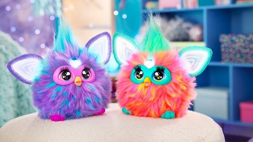 Gigantul jucăriilor Hasbro readuce la viață creatura robotică Furby, care s-a bucurat de un succes global în urmă cu un sfert de secol