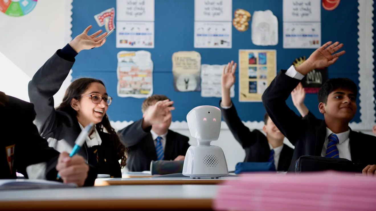 O companie norvegiană a dezvoltat un robot care să ajute elevii bolnavi să țină pasul cu lecțiile de școală și să își mențină relațiile cu colegii de clasă