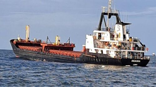 Un echipaj al Agenţiei Române de Salvare a Vieţii Omeneşti pe Mare a preluat un marinar cu probleme cardiace pentru a-l duce la ambulanţă