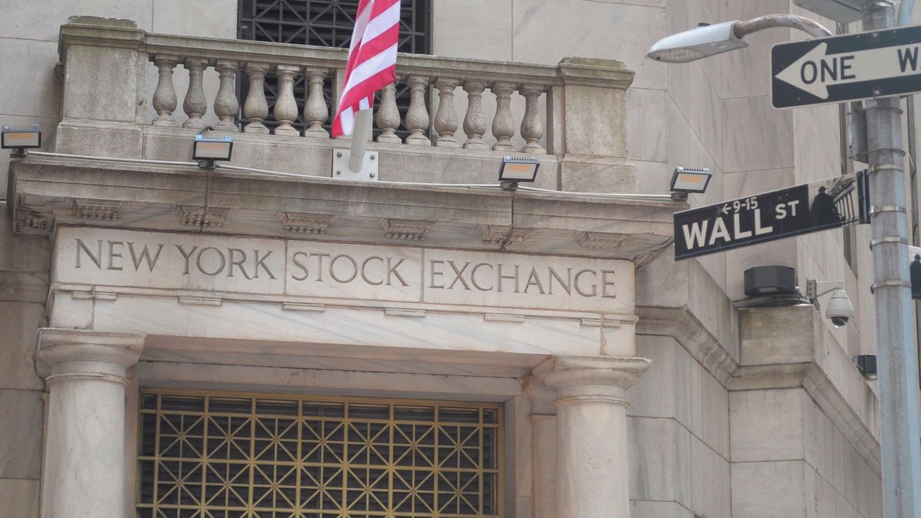 UE vrea să reformeze piețele financiare europene pentru a putea concura cu Wall Street