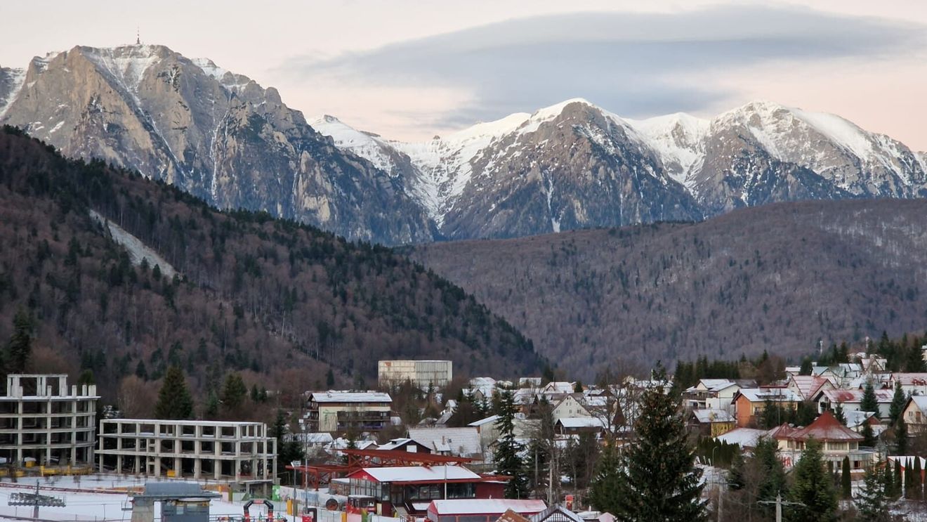 Aglomerația din Valea Prahovei: CFR le recomandă turiștilor să aleagă și alte trenuri în afara celor din orele de vârf