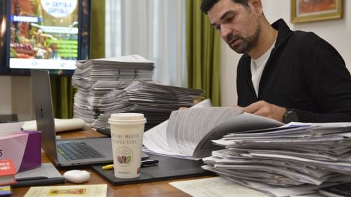 George Tuță, primarul PNL al Sectorului 1, elogiu cu simbolistică de Sânziene pentru noul premier liberal Ilie Bolojan: „Avem nevoie de sporul de jăratec / Este un personaj de basm (...) Domnul Bolojan nu e o zână. Unii ar spune că e chiar opusul”