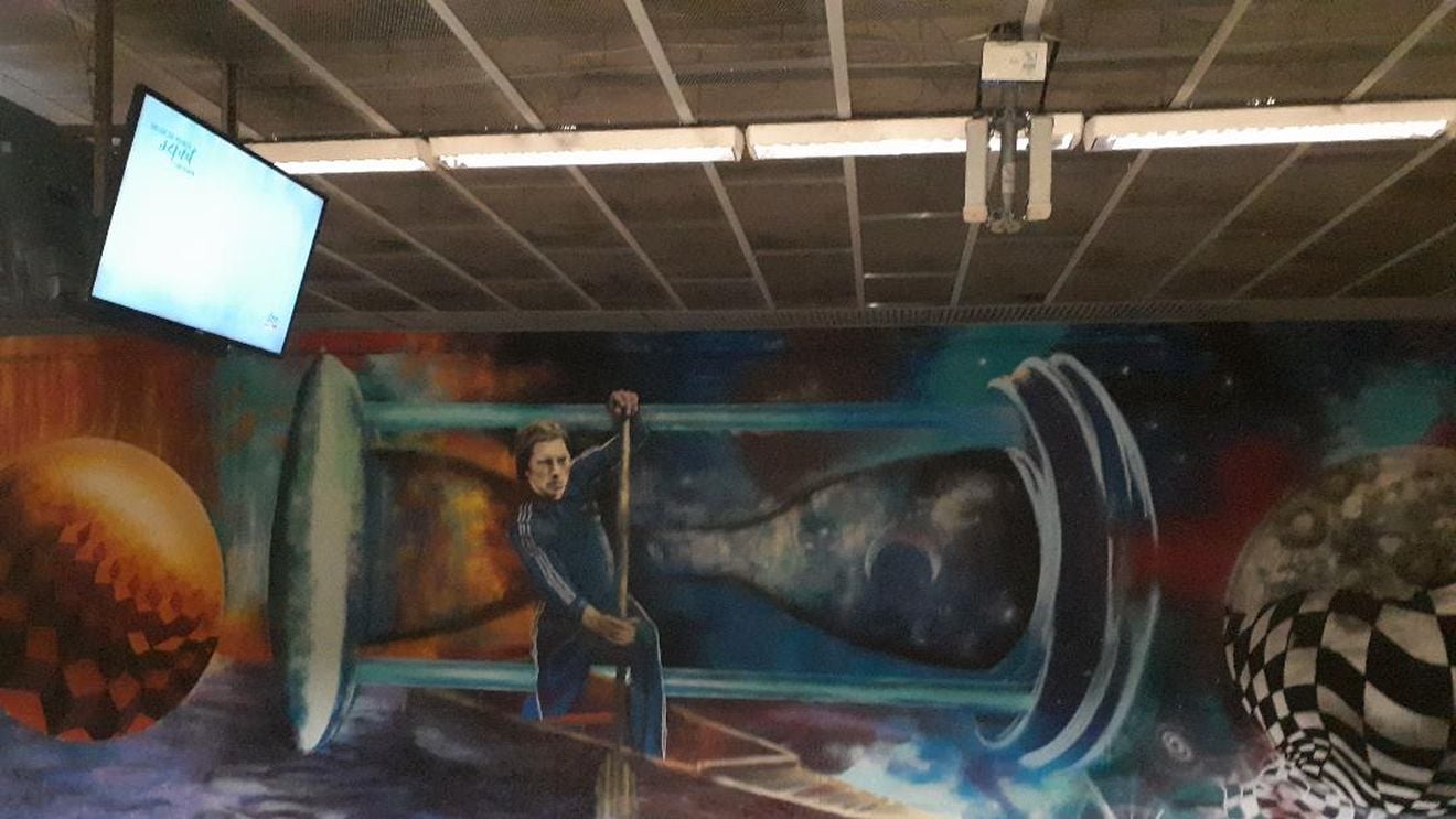 FOTO Ivan Patzaichin, legendarul campion la kaiac-canoe, ilustrat printr-un grafitti în staţia de metrou Ştefan cel Mare, lângă Clubul Dinamo
