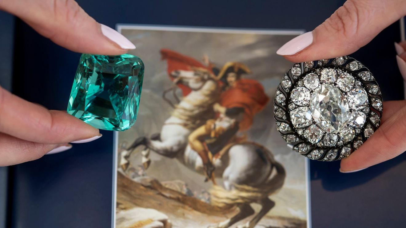 O broşă abandonată de Napoleon în timpul fugii sale de la Waterloo, vândută cu 3,7 milioane de euro la Geneva