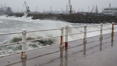 Toate porturile din Constanța au fost închise din cauza vântului puternic