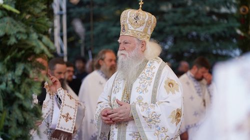 Arhiepiscopul Sucevei și Rădăuților, ÎPS Calinic, nu vrea ca ortodocșii să serbeze Paștele în același timp cu catolicii/ Arhiepiscopul Tomisului, ÎPS Teodosie, are o poziție similară/ Alți lideri din Biserica Ortodoxă Română sunt de acord cu schimbarea datei