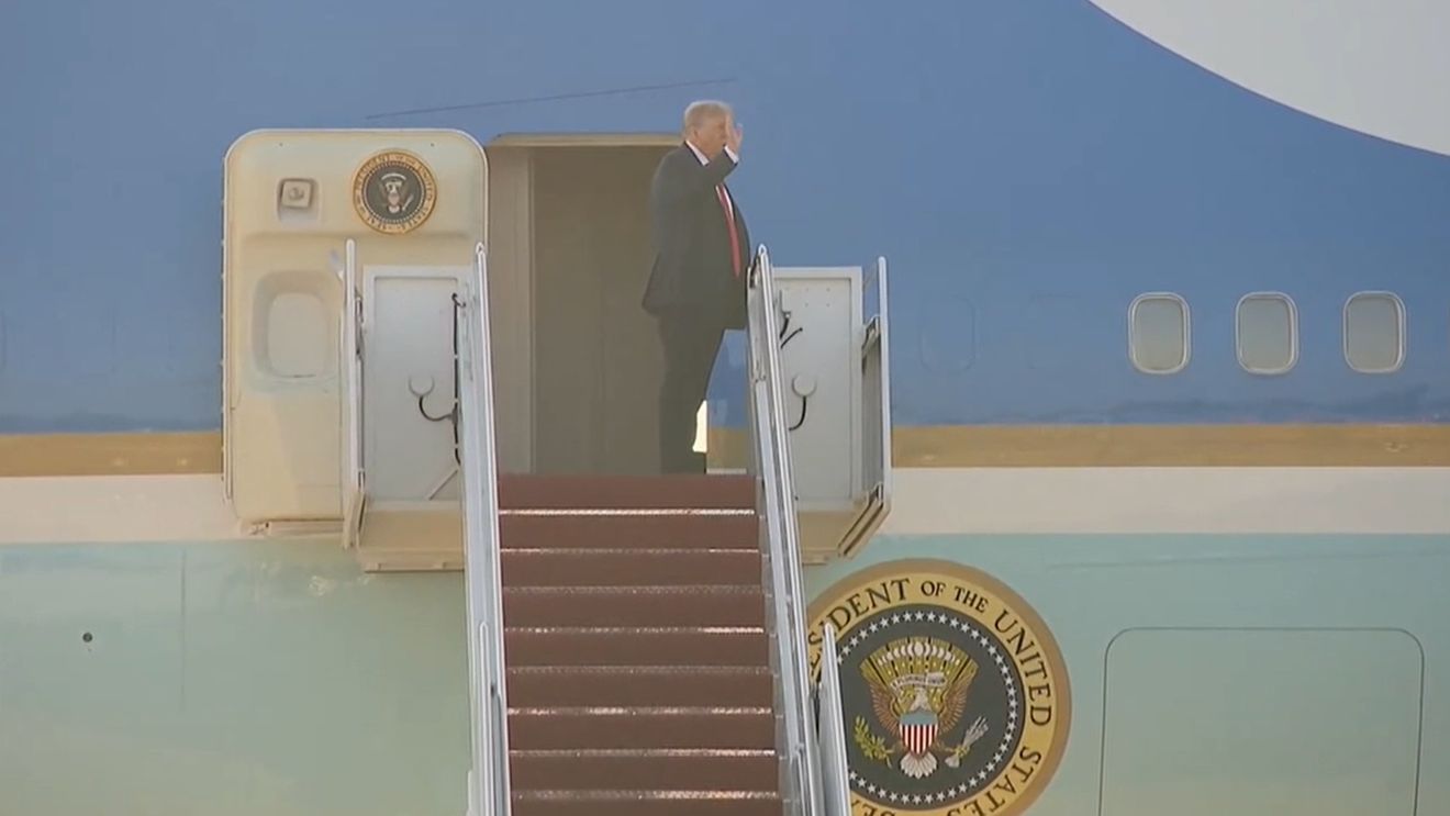 Summit Trump-Putin, Alaska | Președintele SUA, Donald Trump, a postat mesajul „MIZE RIDICATE!!!”, înainte de decolare / Discuții cu reporterii de la bordul Air Force One: Ucraina va decide cu privire la eventuale schimburi de teritorii cu Rusia