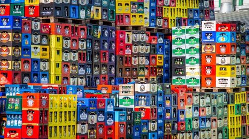 Retailerii cer Guvernului să retragă un proiect privind reciclarea ambalajelor în baza unei garanţii şi să amâne termenul de 1 ianuarie 2021 pentru adoptare. Afacerea ar urma să fie gestionată de un ONG stabilit de ministrul Mediului