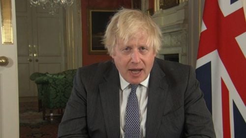 Boris Johnson: tuturor celor cu vârsta de 18 ani și peste din Anglia li se oferă a treia doză de vaccin anti-Covid până la sfârșitul anului pentru a combate valul de infecții cu varianta Omicron
