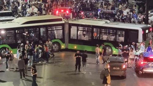 63 de persoane reţinute în urma protestelor din Georgia / Șeful diplomației europene cere respectarea dreptului la întrunire paşnică