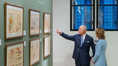 Casa Regelui Charles al III-lea din Viscri aduce în România expoziția: „Maria: Regina artistă. Un dialog pe teme florale” 