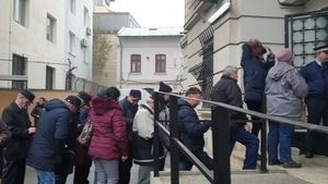 VIDEO Instanța Supremă amână Dosarul Revoluţiei pentru 21 februarie. 5000 de persoane au fost citate vineri. Ion Iliescu nu s-a prezentat, iar avocatul lui a spus că va cere retrimiterea dosarului la parchet
