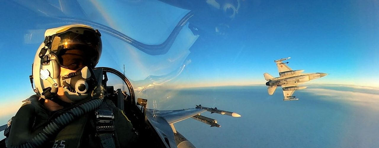 Același pilot, la manșa aceluiași F-16 / Un căpitan de sub 30 de ani a doborât două drone în mai puțin de 24 de ore