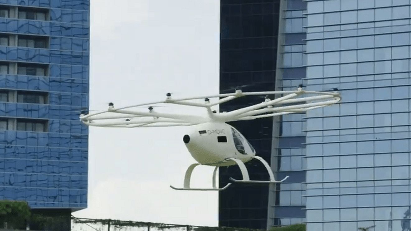 VIDEO Un taxi aerian electric a survolat țărmul din Singapore, într-un zbor de încercare. Vehiculul ar putea fi comercializat în câțiva ani