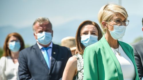 Turnul Sfatului: Raluca Turcan, înregistrată cu telefonul în birou de șeful Comisiei de Apărare a Camerei Deputaților. Ministrul Muncii a observat, iar acum sunt contracandidați pentru șefia PNL Sibiu