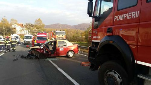 Trafic restricționat pe un drum național din Vrancea după ce trei mașini au făcut accident