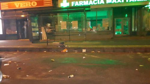 Acte de vandalism în Ploiești: Coșurile de gunoi și mobilierul stradal au fost distruse, primarul cere explicații Poliției Locale pentru lipsa de reacție